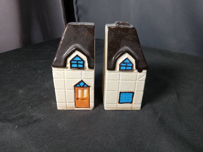 lot 40845 image: Ceramic House Salt and Pepper Shakers Set