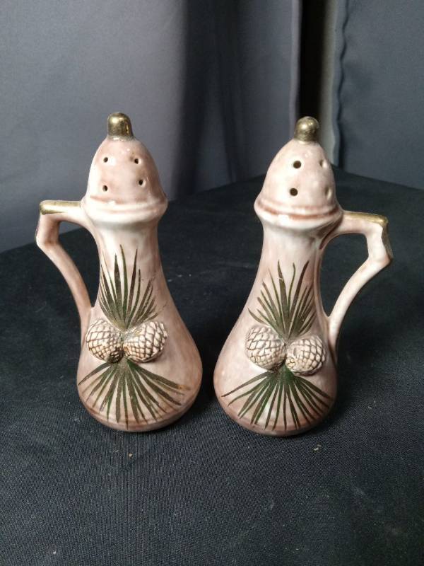 lot 40846 image: Pink Ceramic Salt and Pepper Shakers with Pineapple Design