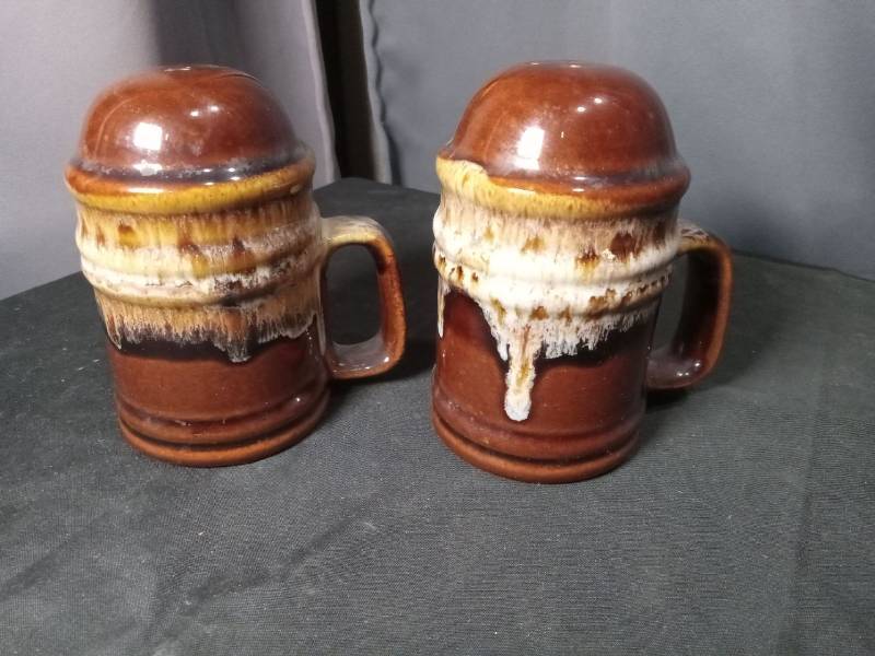 lot 40866 image: Ceramic Salt and Pepper Shaker Set with Drip Glaze