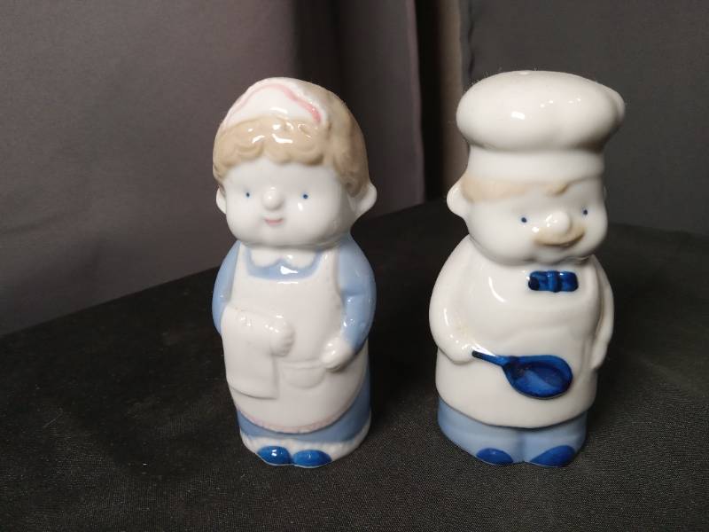 lot 40871 image: Ceramic Chef and Maid Salt and Pepper Shaker Set