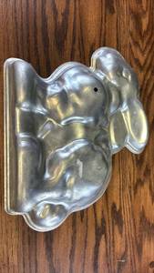 lot 5309 image: Aluminum Easter Bunny Cake Mold