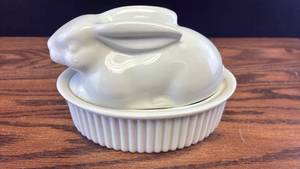lot 5311 image: Crate & Barrel White Ceramic Covered Baking Dish with Fluted Edges, Rabbit