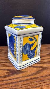 lot 5321 image: Hand Painted Ceramic Tea Canister with Lid