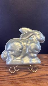 lot 5330 image: Rabbit Cake Pan Mold