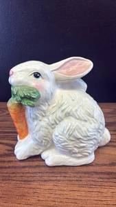 lot 5339 image: Ceramic Rabbit with Carrot Figurine