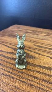 lot 5343 image: Small Brass Rabbit Figurine