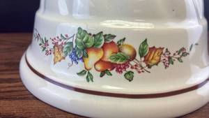 lot 5344 image: Ceremony Bundt cake pan decor