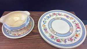 lot 5346 image: Floral China Gravy Boat and Underplate Set