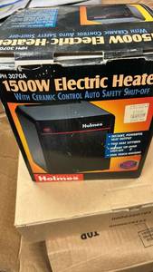 lot 5432 image: Holmes 1500W Ceramic Electric Space Heater with Auto Safety Shut-Off