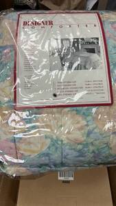 lot 5435 image: Designer Comforter King Size Cotton Polyester Blend