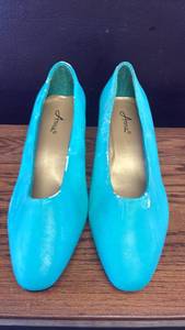 lot 5361 image: Turquoise Patent Leather Block Heel Pumps