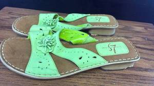 lot 5366 image: Green Leather Flower Detail Slip-On Sandals