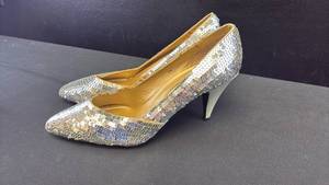 lot 5401 image: Silver Sequin High Heel Pumps Size 7M