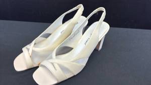 lot 5402 image: White Slingback Dress Sandals Size 7M