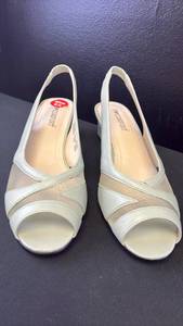 lot 5407 image: Womens Comfort Plus Sling Back Sandals Size 6.5