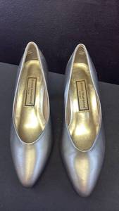 lot 5410 image: Donna Lawrence Designer Silver Leather Pumps