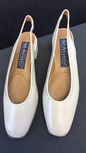 lot 5412 image: Andrea Geller Magic Fantasy Womens Slingback Heels Size 7.5W