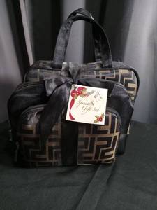 lot 5254 image: FF Pattern Travel Bag Set with Gift Tag