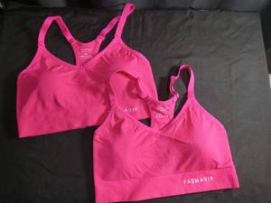 lot 5263 image: FASMAVIE Pink Ribbed Sports Bra Set