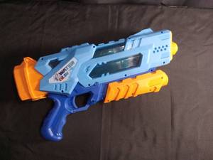 lot 5264 image: Super Soaker Water Gun Blaster