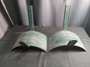 lot 5266 image: Green Garden hose or electrical cord holder