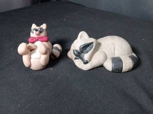 lot 40944 image: Hand Painted Ceramic Animal Figurines Set by Anette