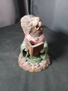 lot 40950 image: Decorative Squirrel Reading Book Figurine