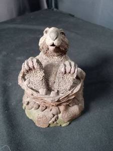lot 40954 image: Squirrel in Wicker Basket Figurine