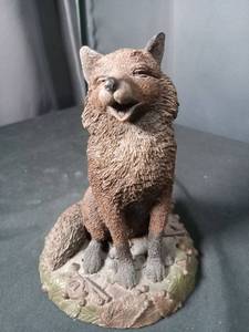 lot 40961 image: Resin Fox Figurine on Decorative Base