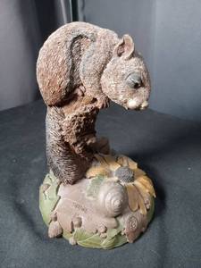 lot 40962 image: Squirrel on Tree Branch with Sunflower Figurine