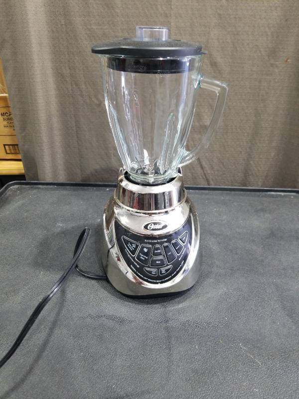 lot 1014 image: Oster Dual Direction Technology Blender with Glass Jar