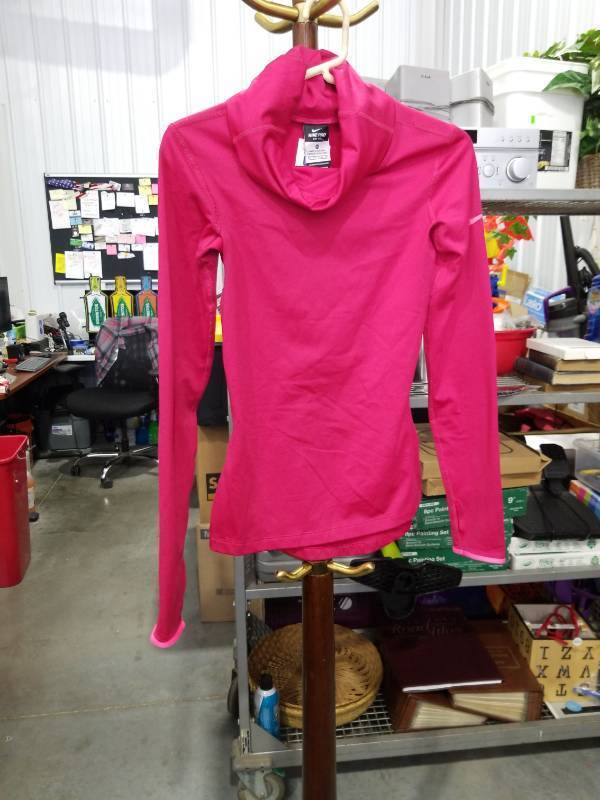 lot 1059 image: Nike Pro Dri-Fit Womens Hoodie Pink Size XS