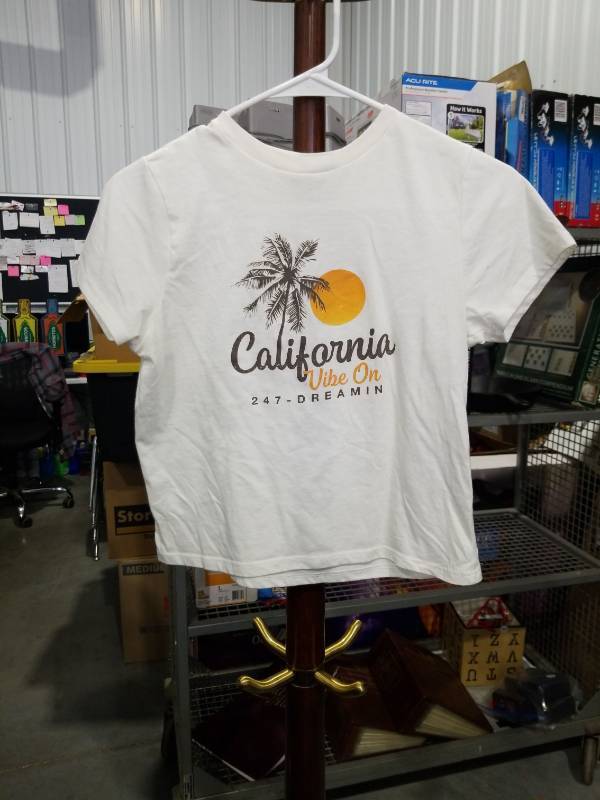 lot 1155 image: California Vibe On 247 Dreamin White T-Shirt Medium