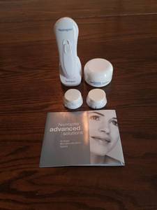 lot 2193 image: Neutrogena Advanced Solutions At Home MicroDermabrasion System