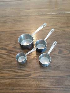lot 2205 image: Artaste Stainless Steel Measuring Cups