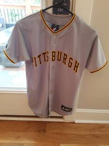 lot 2220 image: Pittsburgh Pirates Gray Baseball Jersey Youth Large