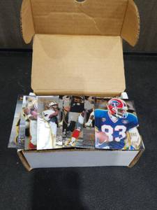 lot 3761 image: 1995 Select Football Card Set