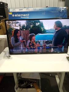 Element ELEFW3916 39" 720p 60Hz LED HDTV
