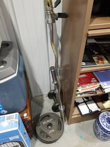 lot 3797 image: LOT OF RANDOM WEIGHT LIFTING ITEMS