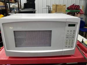 lot 3803 image: Danby White Countertop Microwave Oven 700W