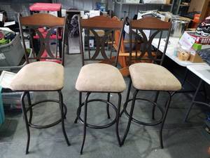 lot 3814 image: Set of 3 Counter Height Bar Stools with Upholstered Seats