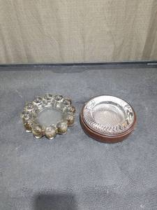 lot 3858 image: Glass Ashtray and Bubble Edge Bowl Set