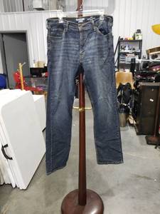 lot 3868 image: Denizen from Levis Mens Blue Jeans Size 36x34