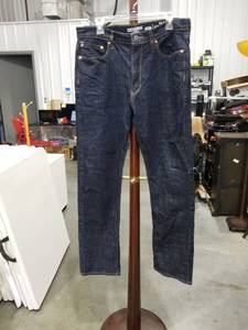 lot 3869 image: Denizen from Levis 232 Slim Fit Dark Wash Jeans 36 x 34