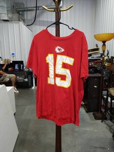 lot 3875 image: Nike Dri-Fit Kansas City Chiefs Patrick Mahomes #15 Jersey T-Shirt Size XXL