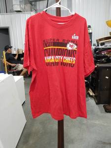 lot 3876 image: Kansas City Chiefs Super Bowl LVII Champions T-Shirt Size 2XL