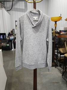 lot 3879 image: Free Assembly Gray Shawl Collar Pullover Sweater Size L