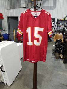 lot 3881 image: NFL Kansas City Chiefs Patrick Mahomes #15 Red Football Jersey Size M