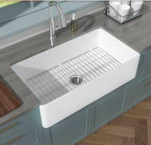lot 18717 image: 36 in. Farmhouse Sink Single Bowl Crisp White Fireclay Kitchen Sink Farmhouse Kitchen Sink with Bottom Grid and Strainer - Retail $281