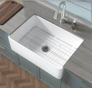 lot 18718 image: 30 in. Farmhouse Sink Single Bowl Crisp White Fireclay Kitchen Sink Apron Sink with Strainer and Bottom Grid - Retail $270